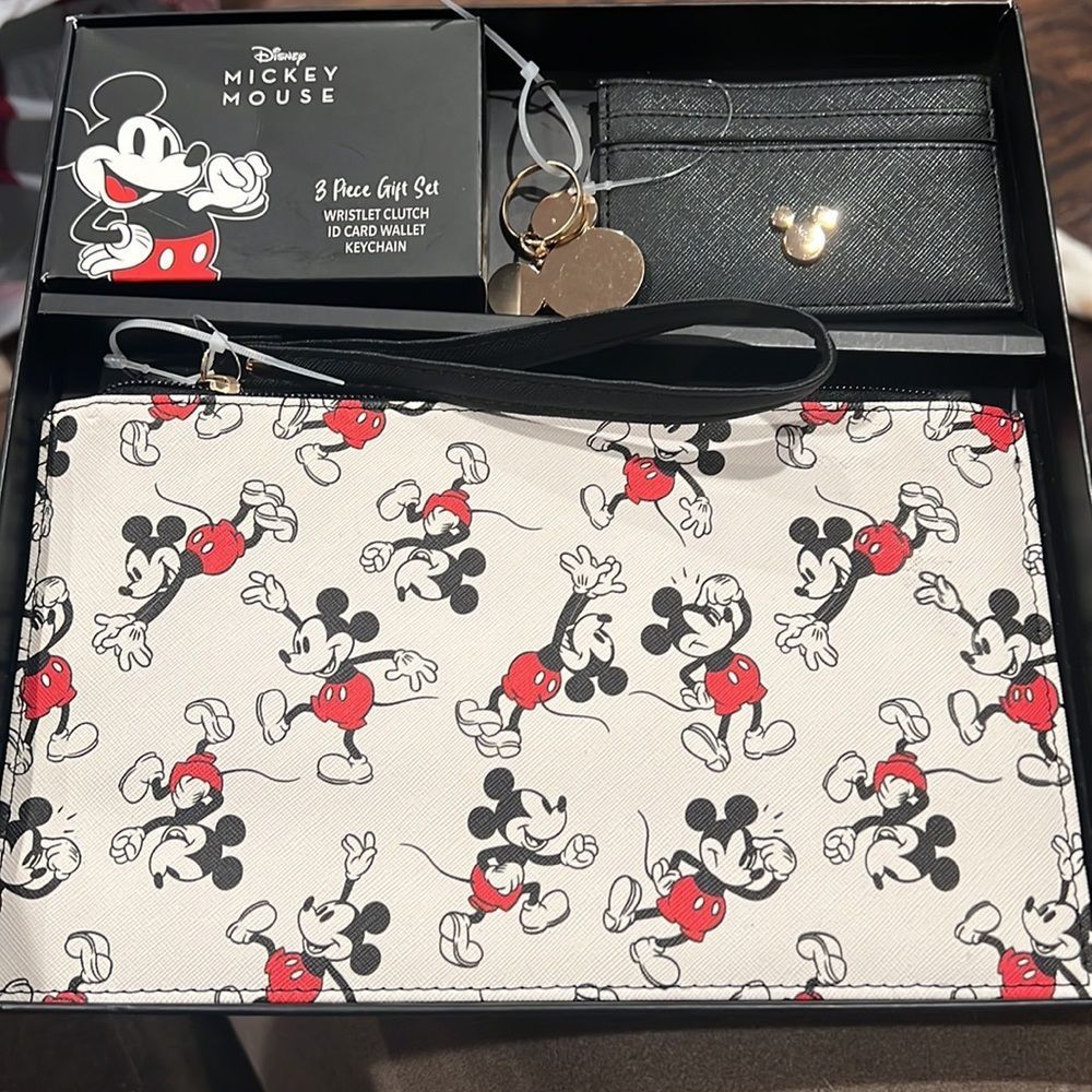Mickey Mouse 3 piece gift-set Wristlet , Card Holder, and Keychain in Gift Box